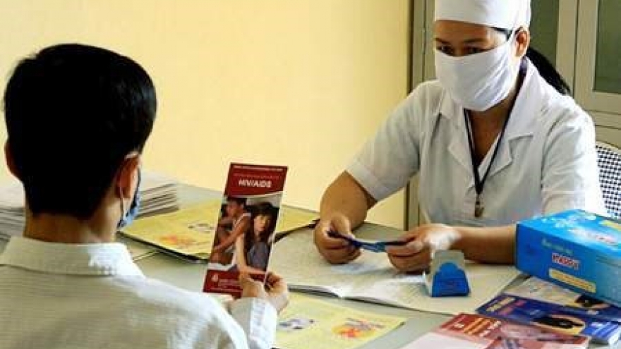 Cảnh báo tình trạng lây nhiễm HIV ngày càng trẻ hoá